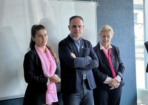 Muaji Rozë: Ligjëratë vetëdijësuese nga QKLGJ JETA/VITA në Janjevë për kancerin e gjirit!